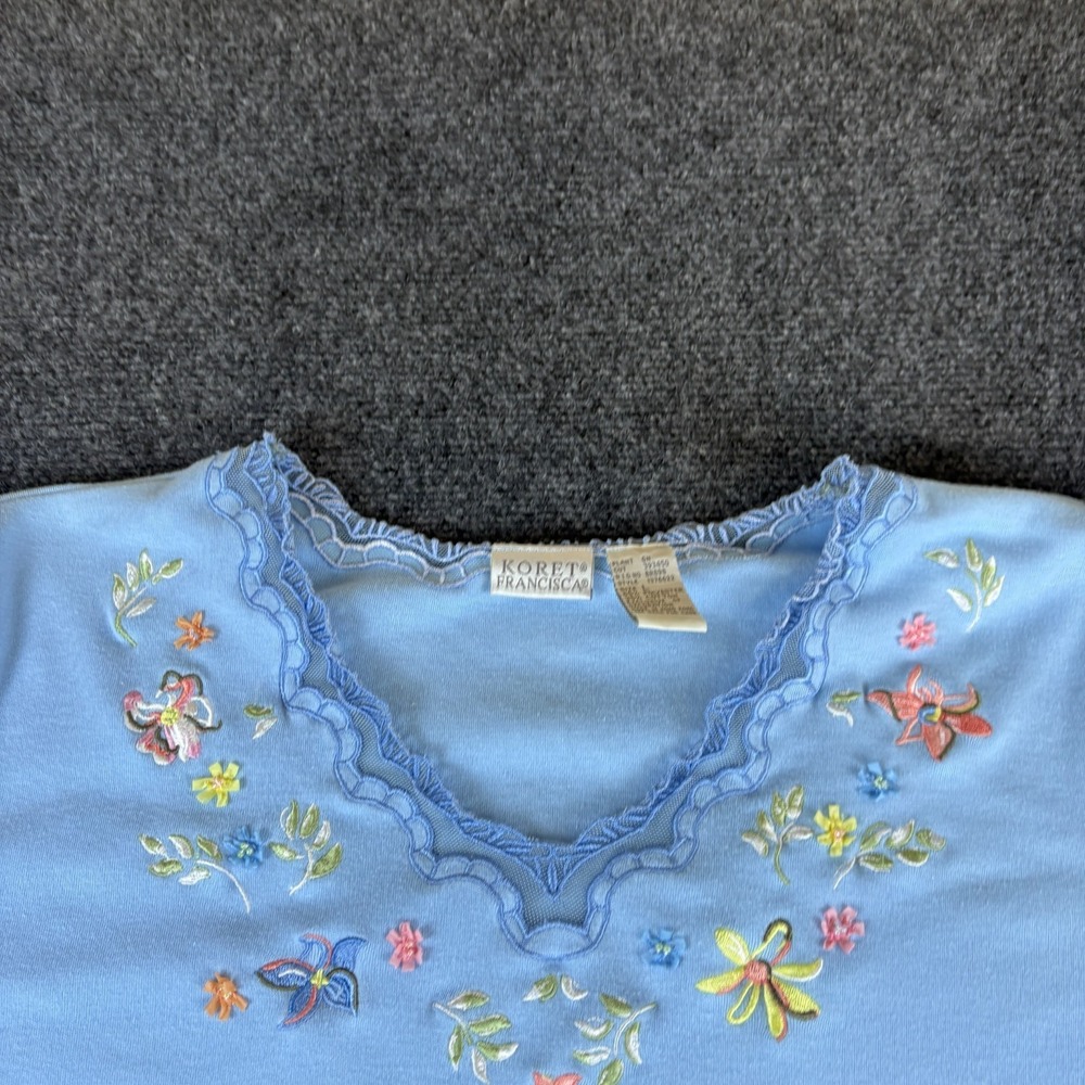 Koret Francisca Blouse Top Womens Large Blue Floral Embroidered Scalloped V Neck - Picture 2 of 9